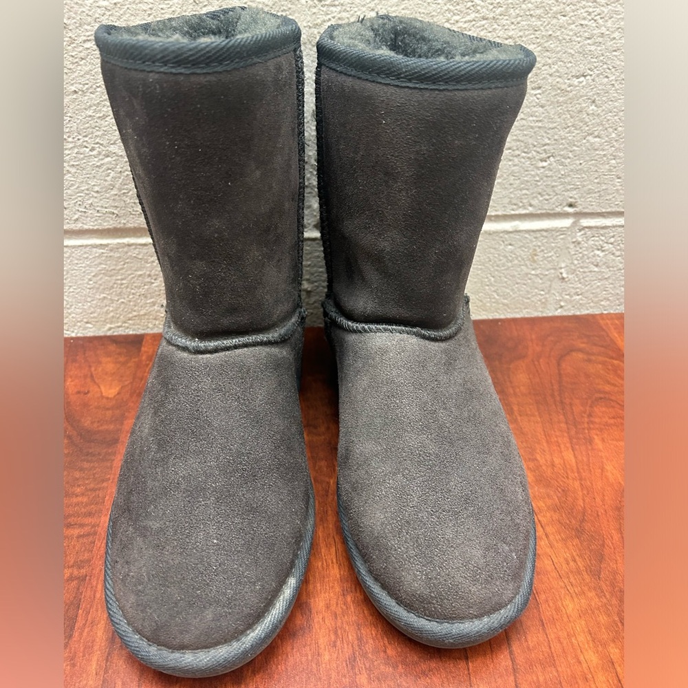 Woman’s Tamarac 8M sheepskin leather boots